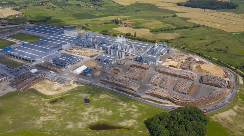 28 Haziran 2019 tarihinde beklenen an geldi: EGGER'in Biskupiec, Polonya'daki yeni fabrikasında üretime başlandı. 650.000 m3 ham yonga kapasitesine sahip fabrika, son teknoloji ürünü ekipmanlar ve kaplama tesisleriyle donatıldı. 