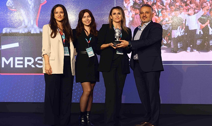 Egepen Deceuninck'e The Hammers'tan Gümüş Ödül Egepen Deceuninck'e The Hammers'tan Gümüş Ödül