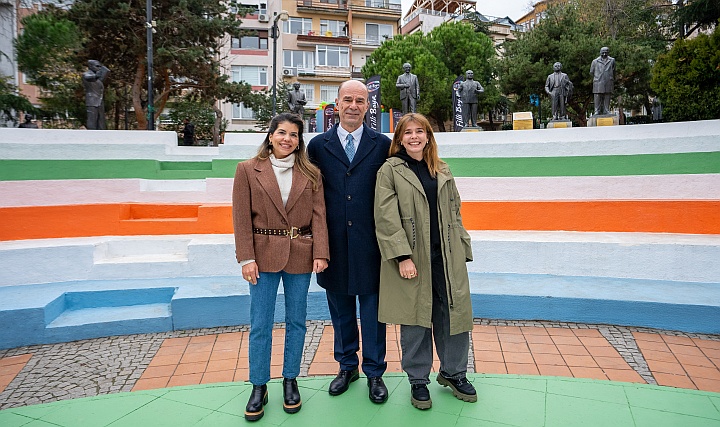 Filli Boya'dan Şehirlerde 'Hayata 1 Renk Neşe' Hareketi Filli Boya'dan Şehirlerde 'Hayata 1 Renk Neşe' Hareketi
