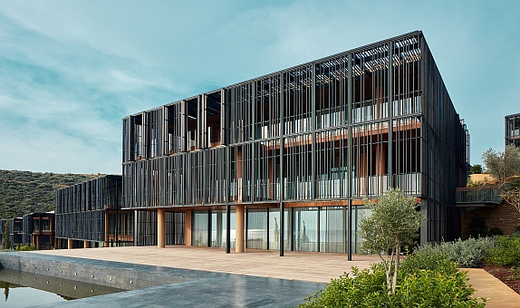 Guardian Glass Katkısı ile Doğayla Bütünleşen Bir Yapı: Barbaros Reserve by Kempinski Guardian Glass Katkısı ile Doğayla Bütünleşen Bir Yapı: Barbaros Reserve by Kempinski