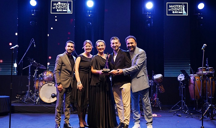 Kalekim'in 50.Yıl Gecesi 'En İyi Etkinlik' Ödülünü Aldı