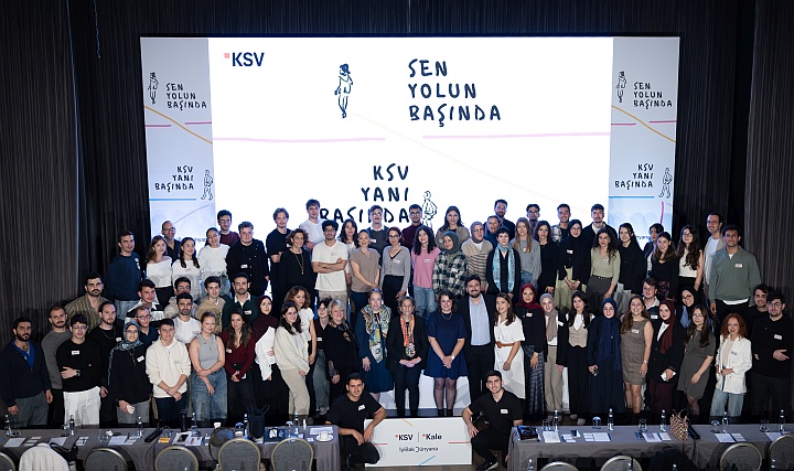 Kaleseramik Vakfı Öğrenci Buluşması class=