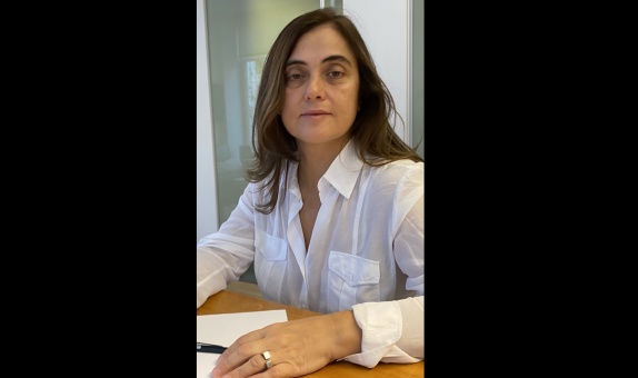 Mimar Beysun Mert: "Cephe, Tıpkı İnsan Derisi gibi Binanın Derisidir" Mimar Beysun Mert: "Cephe, Tıpkı İnsan Derisi gibi Binanın Derisidir"