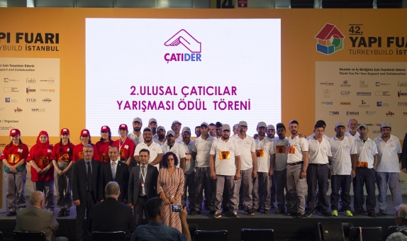 Türkiye'nin En İyi Çatı Ustaları Kupayı Aldı