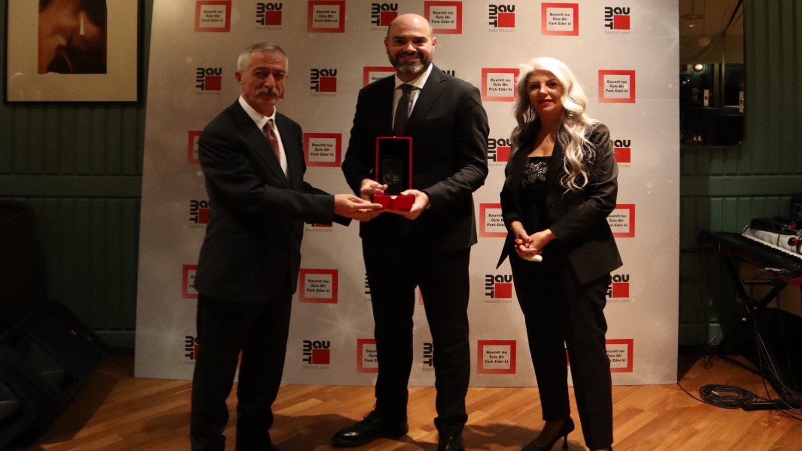 Yılın CEO'su Ödülü'nü Atalay Özdayı Kazandı Yılın CEO'su Ödülü'nü Atalay Özdayı Kazandı