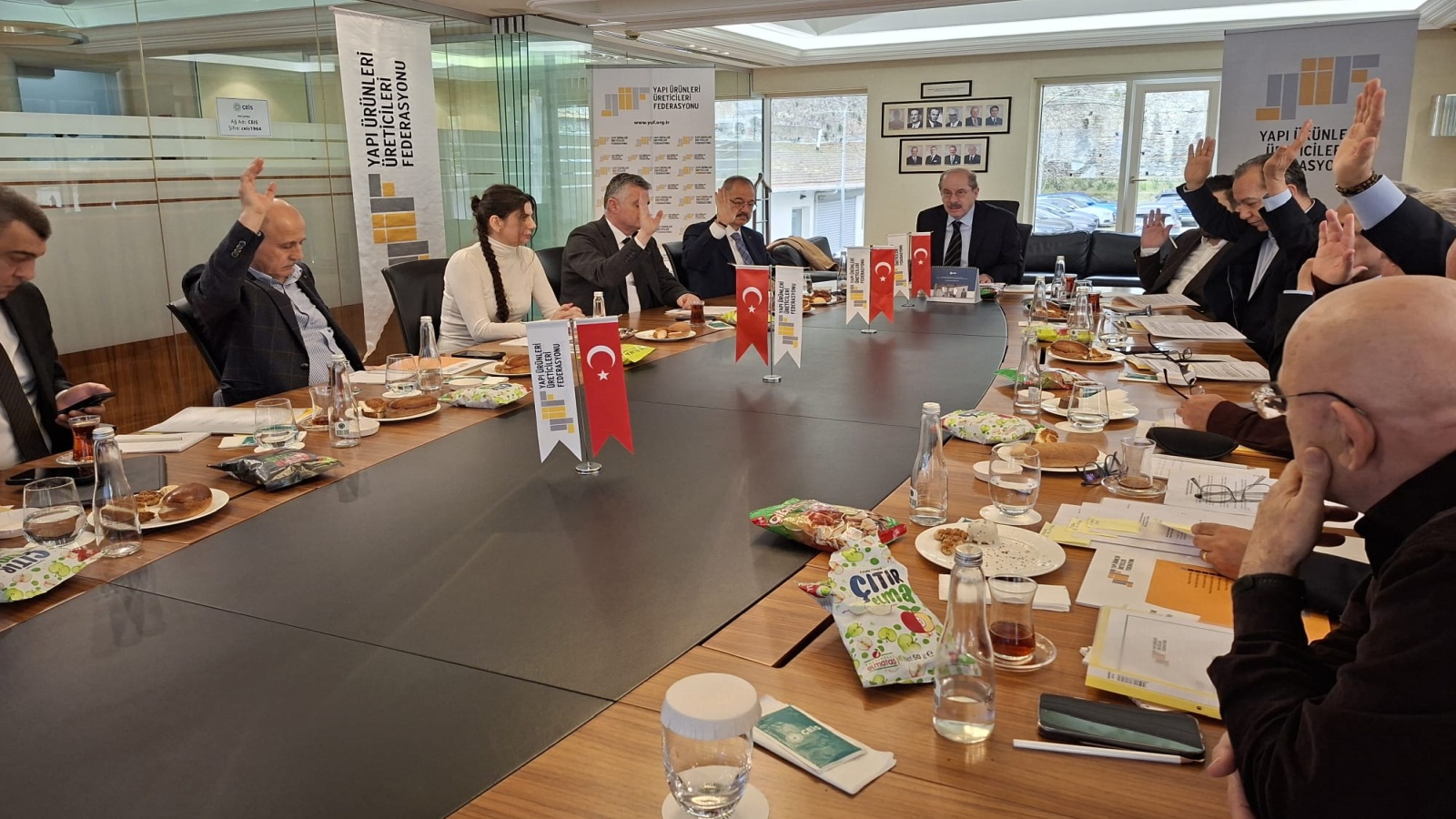 YÜF'te Güven Tazelendi: Adil Sani Konukoğlu Yeniden Başkan