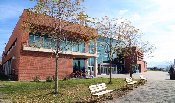 Abant İzzet Baysal Üniversitesi Sosyal Aktivite Merkezi'nde Işıklar Ürünleri Kullanıldı Abant İzzet Baysal Üniversitesi Sosyal Aktivite Merkezi'nde Işıklar Ürünleri Kullanıldı