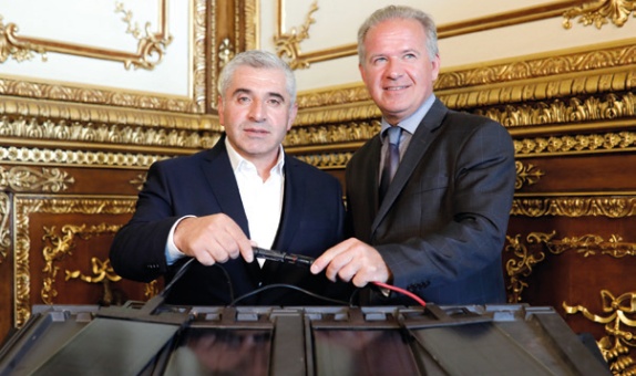 EDS Solar Kiremit ve Gül Çatı İnşaat İşbirliği Tanıtıldı EDS Solar Kiremit ve Gül Çatı İnşaat İşbirliği Tanıtıldı