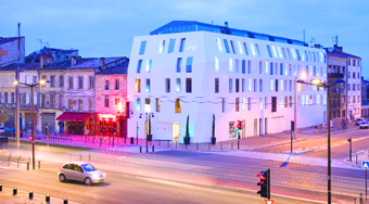 Bordeaux'da Seekoo Oteli'nin ön cephesine DuPont Corian imzası Bordeaux'da Seekoo Oteli'nin ön cephesine DuPont Corian imzası