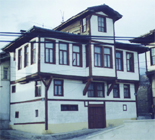 İçe Kapanık Megarondan Güleryüzlü Anadolu Kentine... İçe Kapanık Megarondan Güleryüzlü Anadolu Kentine...